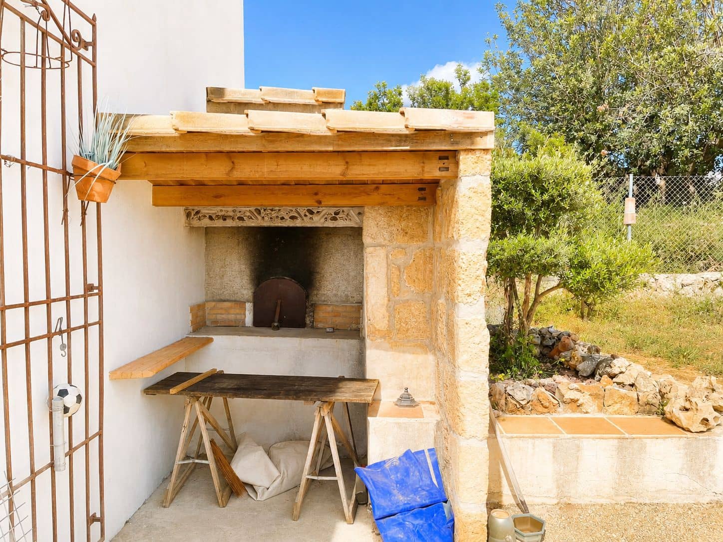 4 bedroom Villa for sale in Gata de Gorgos with garage - € 288,000 (Ref: 9013227)