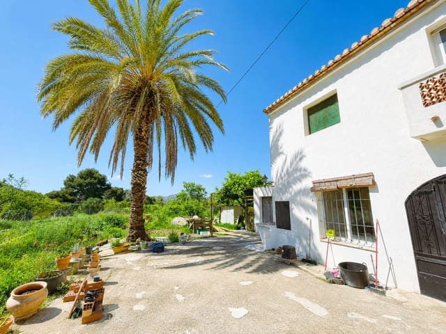4 bedroom Villa for sale in Gata de Gorgos with garage - € 288,000 (Ref: 9013227)