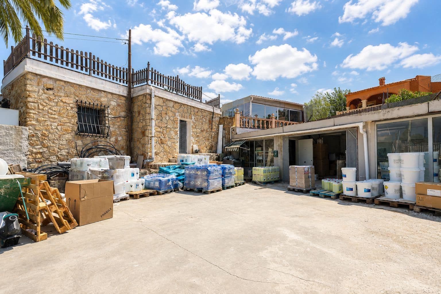Commercieel te koop in Javea / Xabia met garage - € 380.000 (Ref: 9167481)