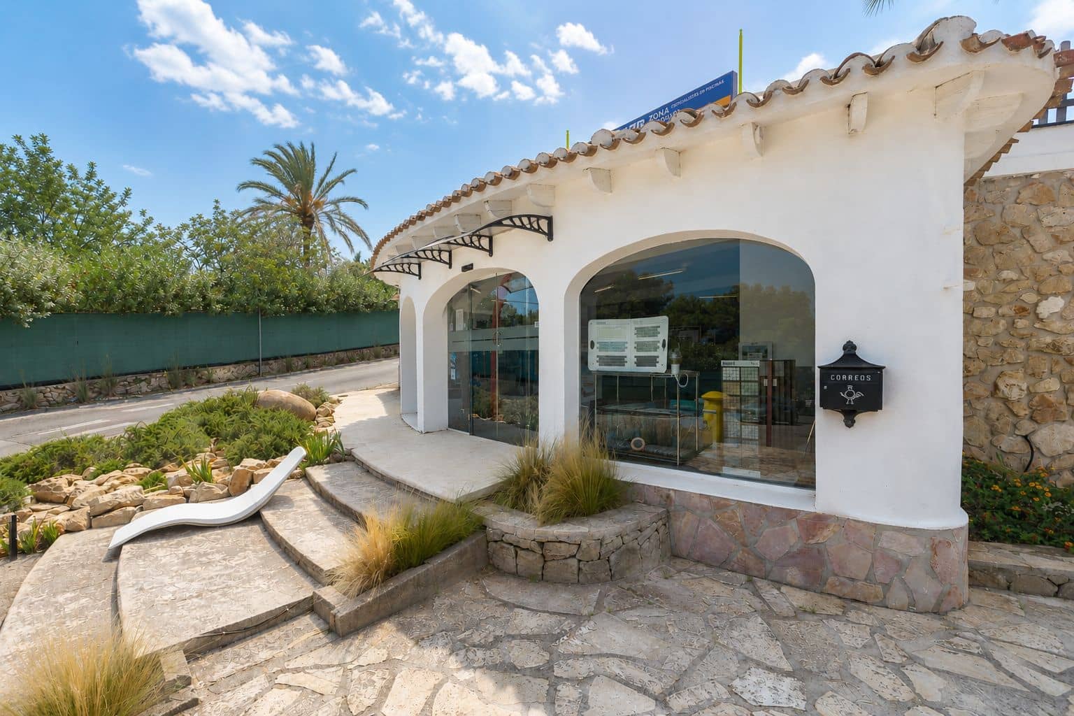 Commercieel te koop in Javea / Xabia met garage - € 380.000 (Ref: 9167481)