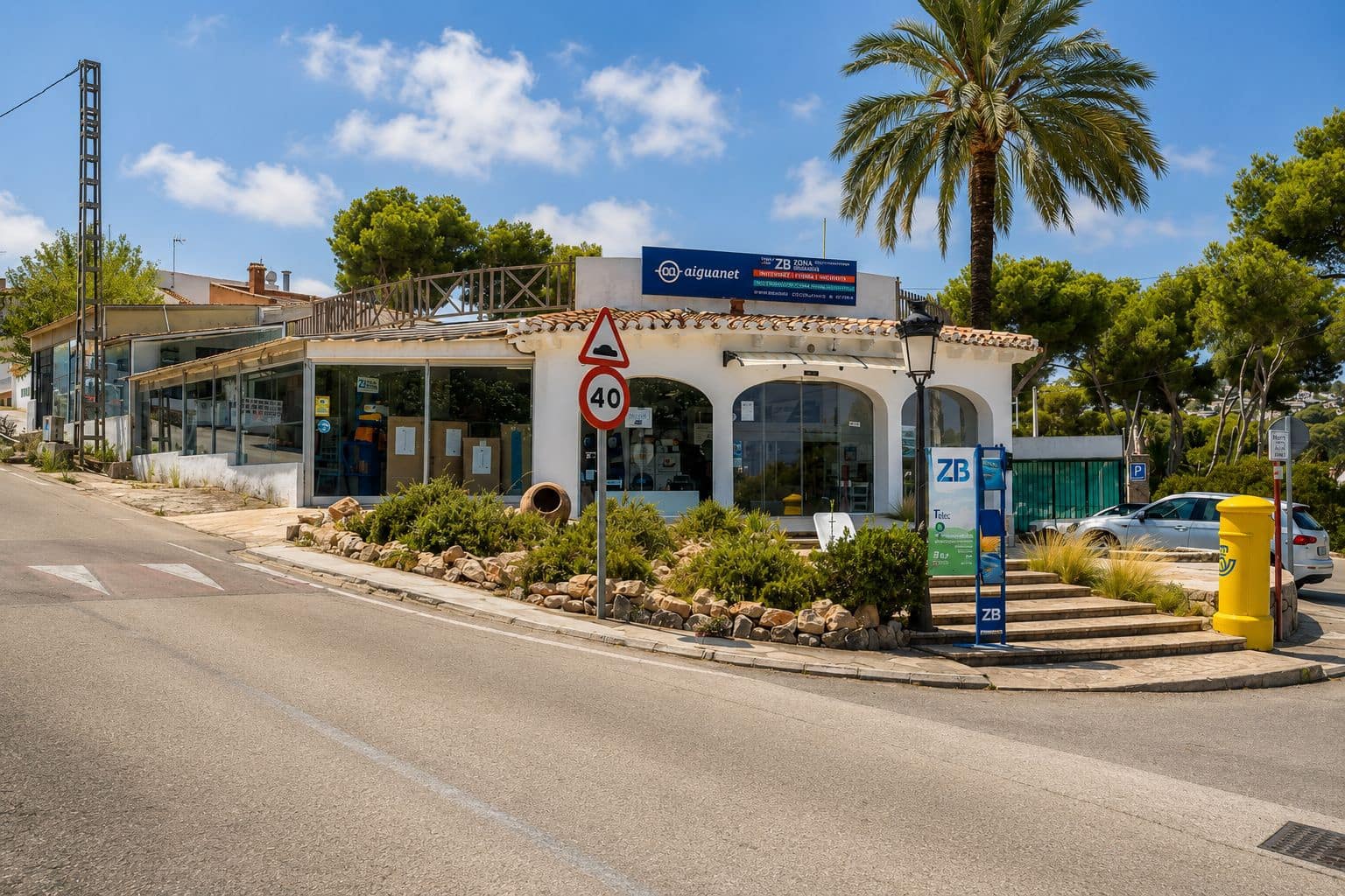 Commercieel te koop in Javea / Xabia met garage - € 380.000 (Ref: 9167481)