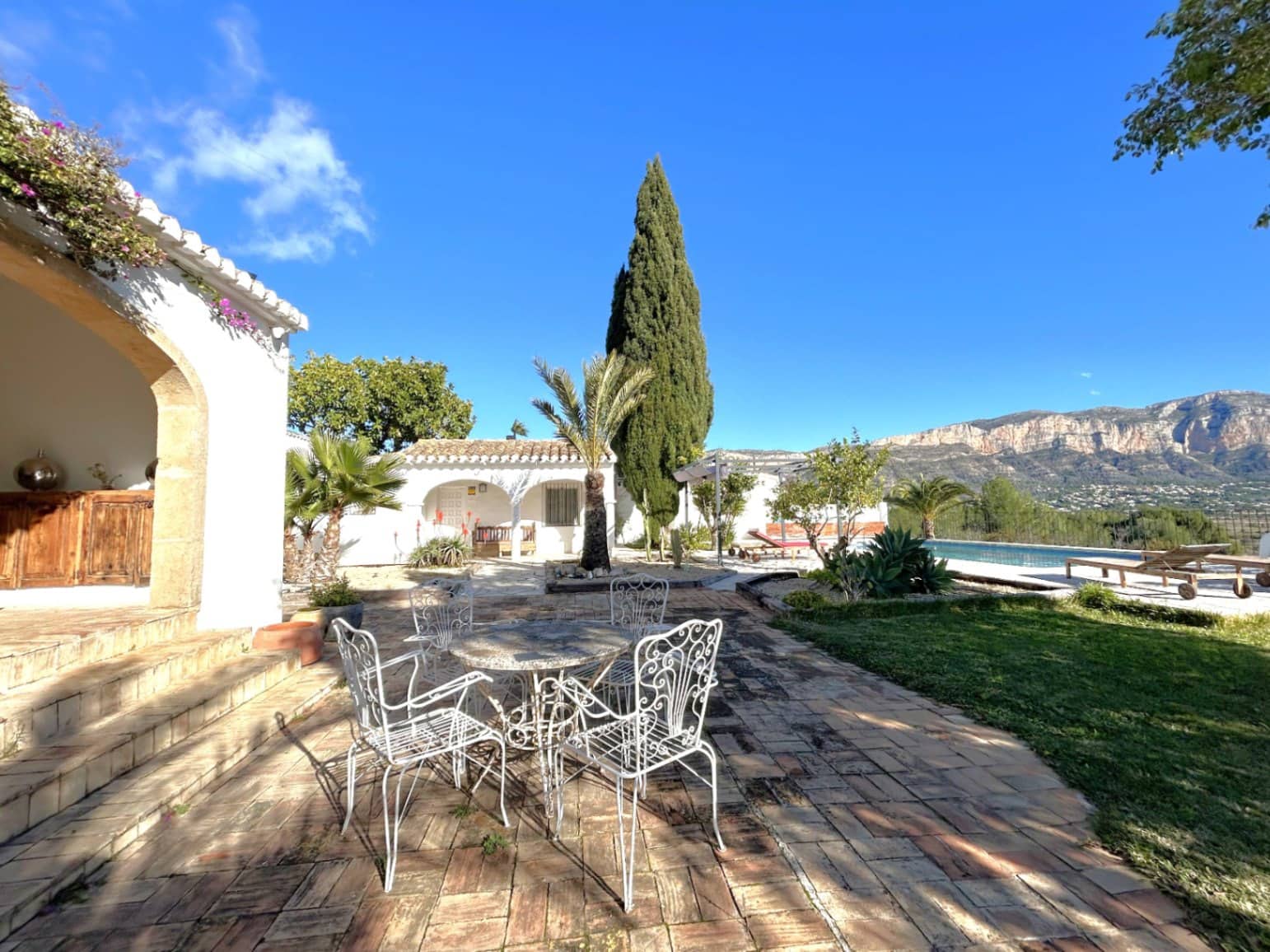 5 bedroom Villa for sale in Gata de Gorgos with pool garage - € 695,000 (Ref: 9503584)