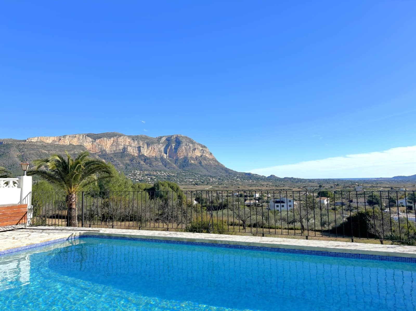 5 bedroom Villa for sale in Gata de Gorgos with pool garage - € 695,000 (Ref: 9503584)