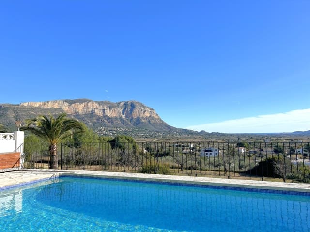 5 makuuhuone Huvila myytävänä paikassa Gata de Gorgos mukana uima-altaan 
autotalli - 695 000 € (Ref: 9503584)