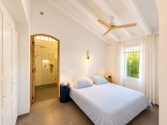 5 bedroom Villa for sale in Gata de Gorgos with pool garage - € 695,000 (Ref: 9503584)