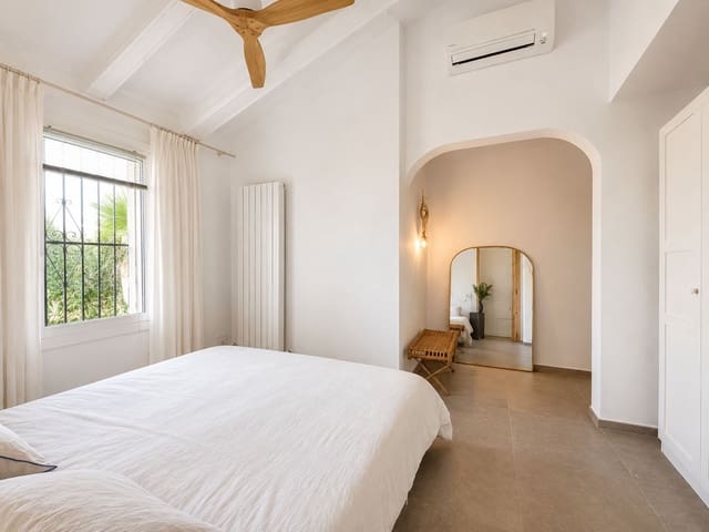 5 bedroom Villa for sale in Gata de Gorgos with pool garage - € 695,000 (Ref: 9503584)