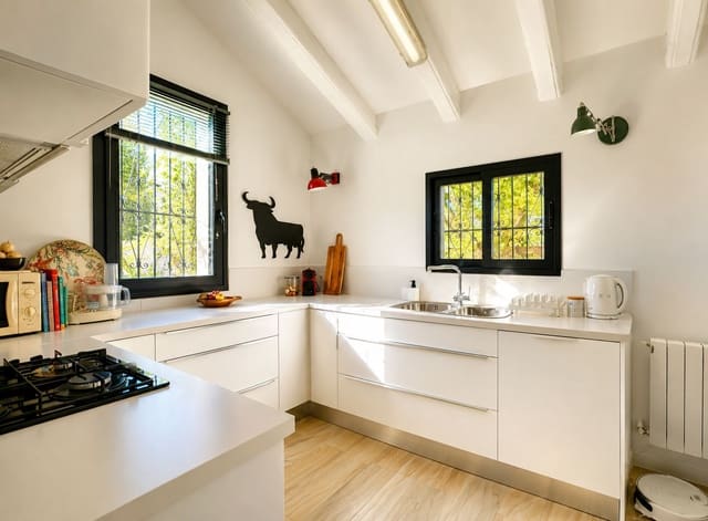 5 bedroom Villa for sale in Gata de Gorgos with pool garage - € 695,000 (Ref: 9503584)