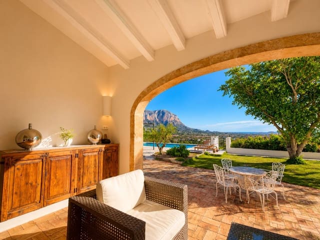 5 bedroom Villa for sale in Gata de Gorgos with pool garage - € 695,000 (Ref: 9503584)