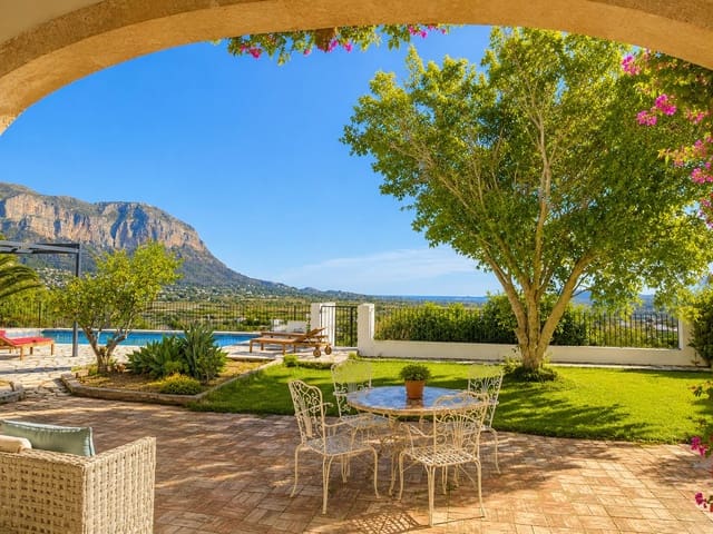5 bedroom Villa for sale in Gata de Gorgos with pool garage - € 695,000 (Ref: 9503584)