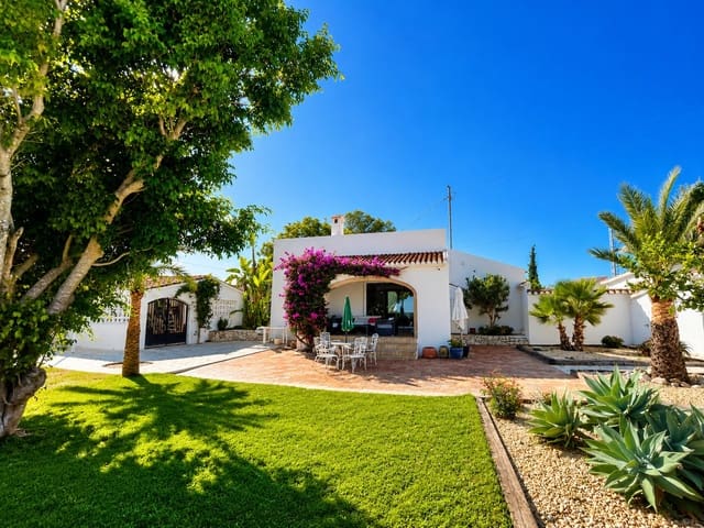 5 bedroom Villa for sale in Gata de Gorgos with pool garage - € 695,000 (Ref: 9503584)