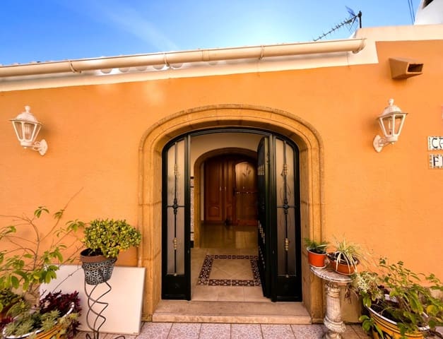 4 bedroom Villa for sale in Javea / Xàbia with pool garage - € 795,000 (Ref: 9503585)