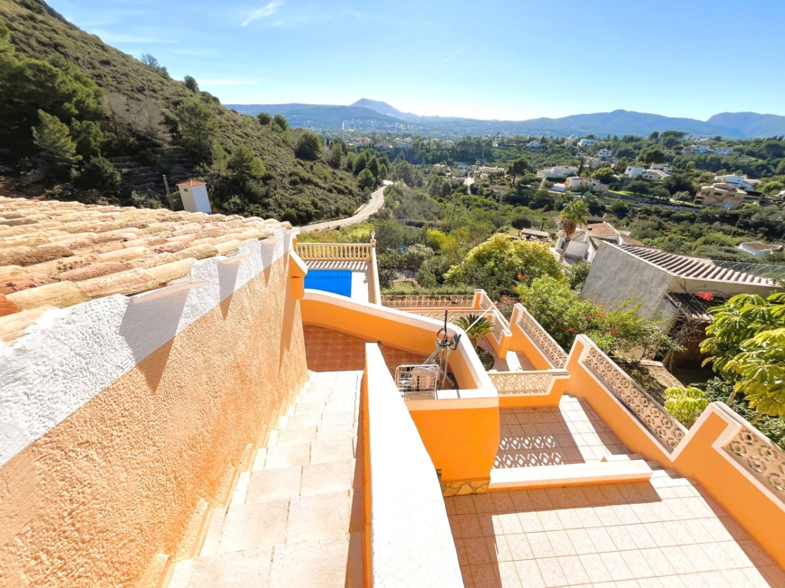 4 makuuhuone Huvila vuokrattavana paikassa Javea / Xabia mukana uima-altaan 
autotalli - 2 800 € (Ref: 9665447)