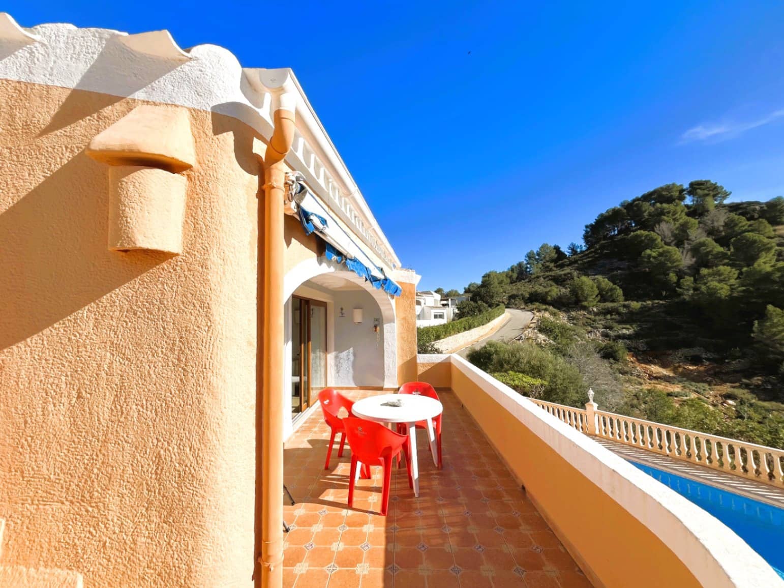 4 makuuhuone Huvila vuokrattavana paikassa Javea / Xabia mukana uima-altaan 
autotalli - 2 800 € (Ref: 9665447)