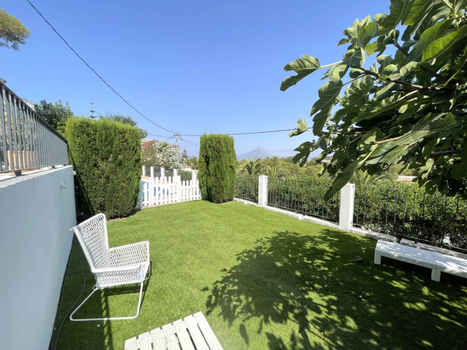 Villa/Maison de 4 chambres à louer à Javea / Xabia avec piscine garage - 2 300 € (Ref: 9720509)