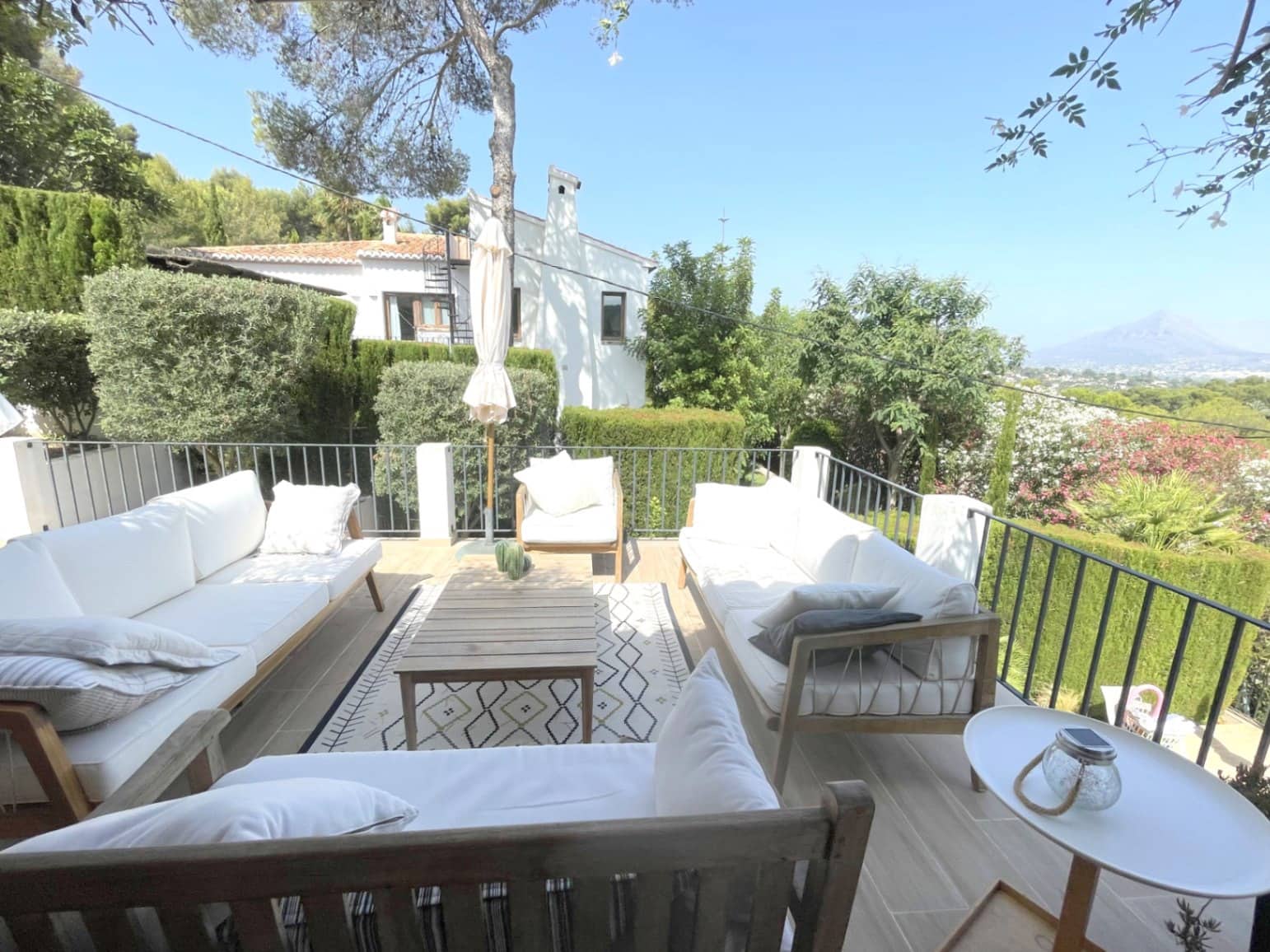 Villa/Maison de 4 chambres à louer à Javea / Xabia avec piscine garage - 2 300 € (Ref: 9720509)