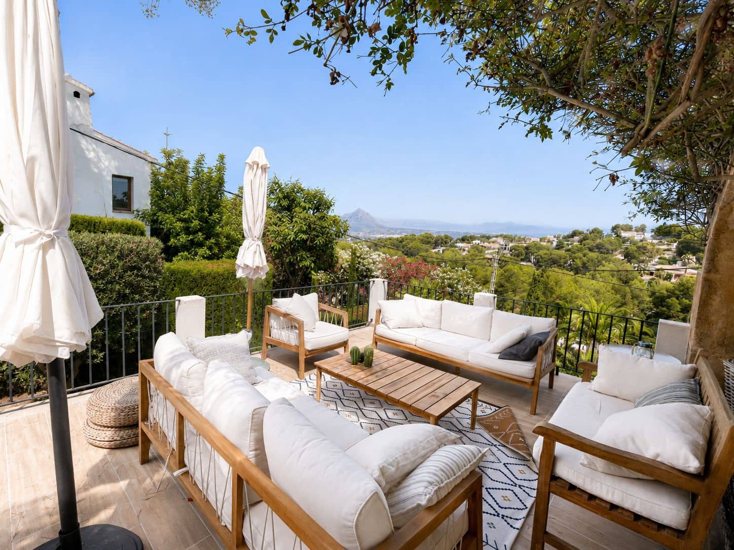 4 bedroom Villa for rent in Javea / Xabia with pool garage - € 2,300 (Ref: 9720509)