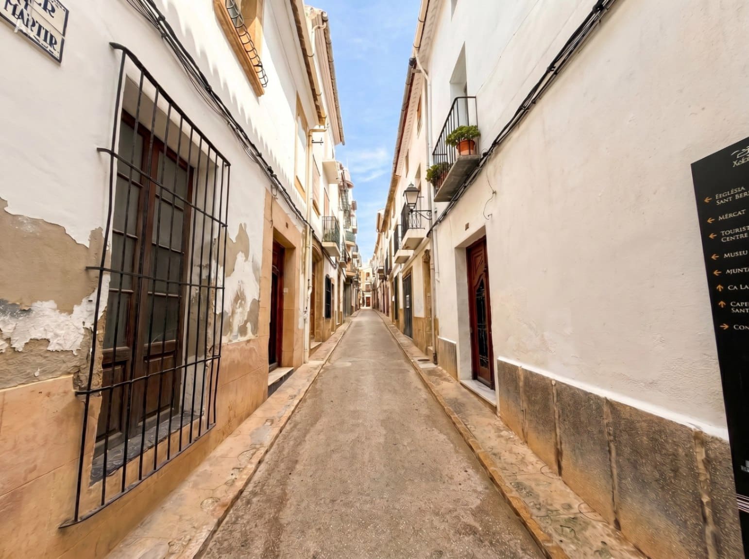 4 bedroom Townhouse for sale in Javea / Xabia - € 270,000 (Ref: 9819380)