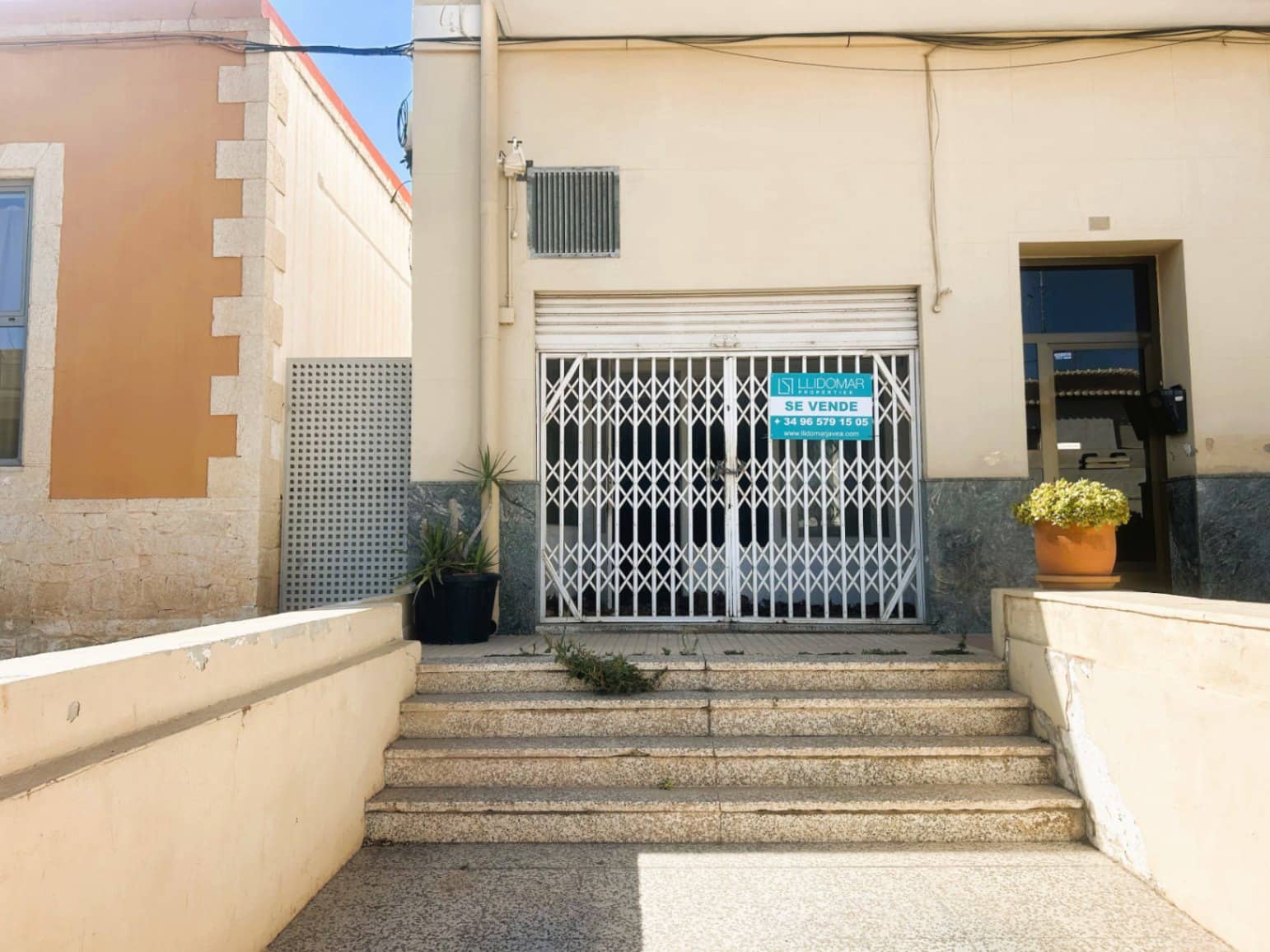 Commercieel te koop in Javea / Xabia met garage - € 191.000 (Ref: 9834708)