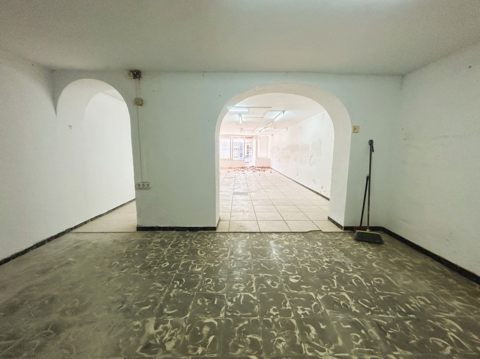 Commercieel te koop in Javea / Xabia met garage - € 191.000 (Ref: 9834708)