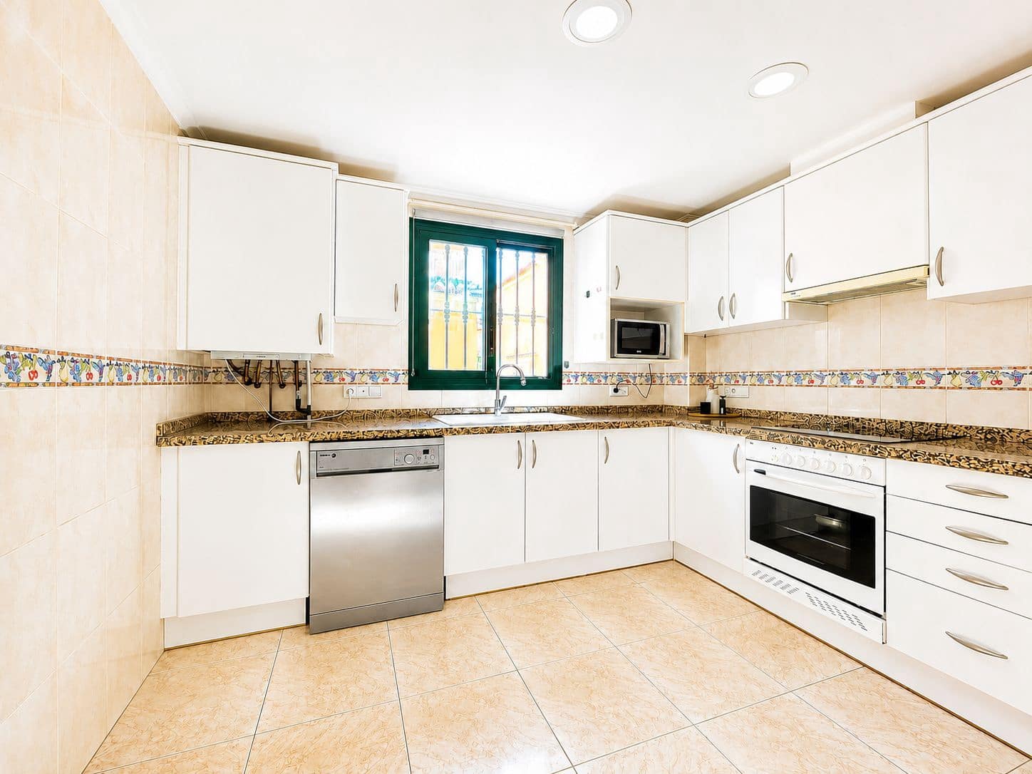 4 soverom Rekkehus til salgs i Javea / Xabia med garasje - € 645 000 (Ref: 9938768)