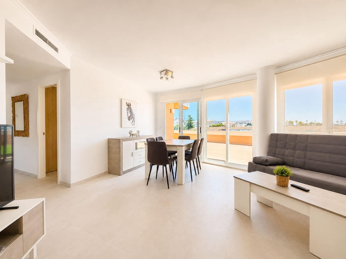 2 slaapkamer Appartement te huur in Arenal met zwembad - € 1.800 (Ref: 9983814)