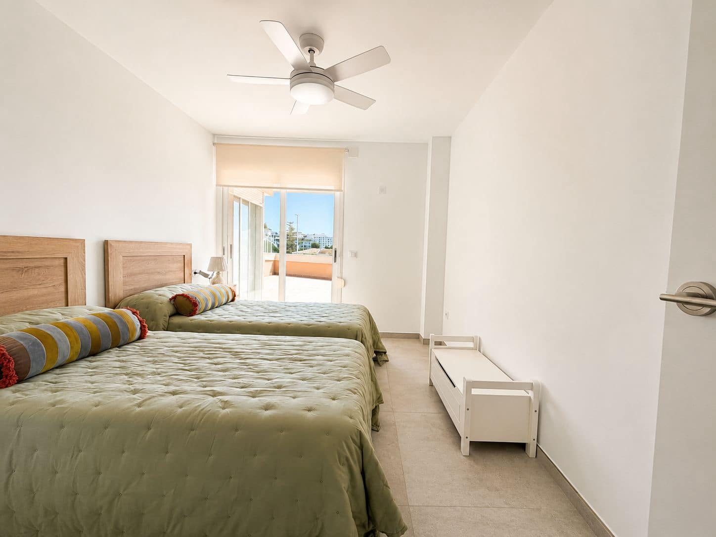 2 slaapkamer Appartement te huur in Arenal met zwembad - € 1.800 (Ref: 9983814)