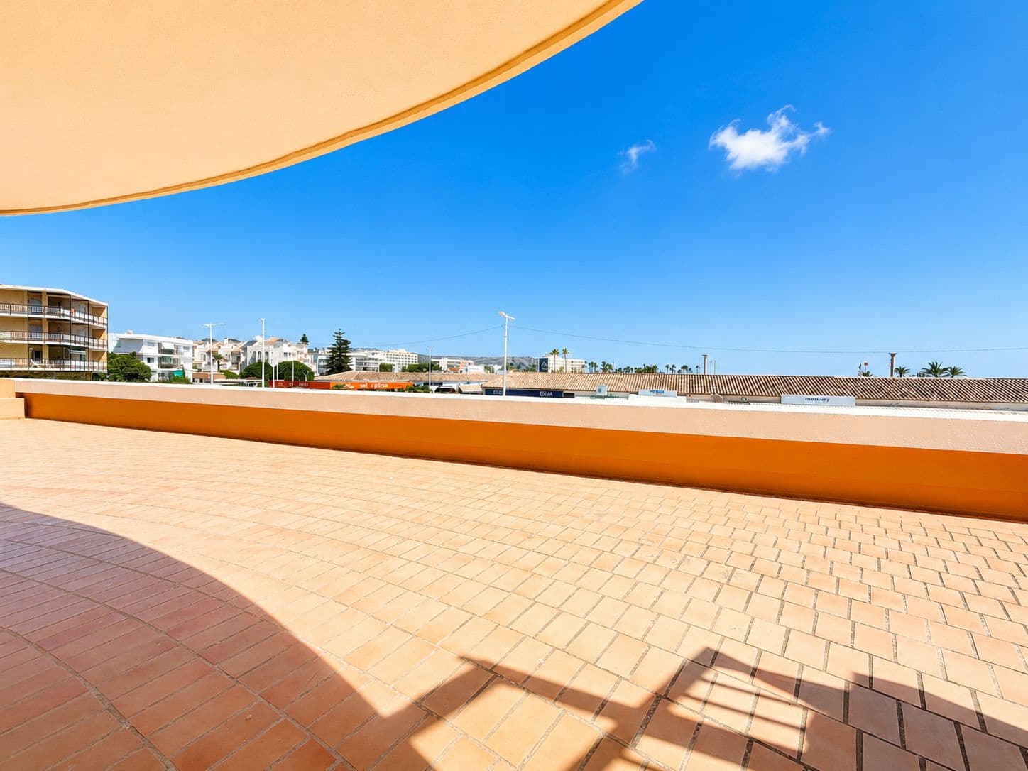 2 slaapkamer Appartement te huur in Arenal met zwembad - € 1.800 (Ref: 9983814)