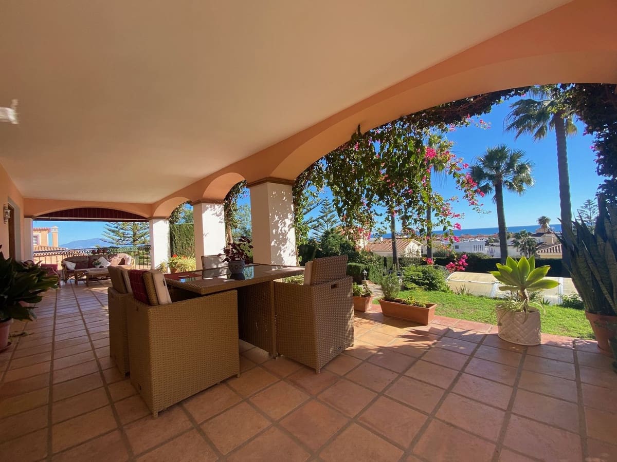 4 bedroom Villa for sale in San Luis de Sabinillas, Manilva with garage