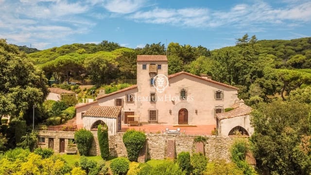 6 chambre Finca/Maison de Campagne à vendre à Sant Andreu de Llavaneres avec piscine - 17 000 000 € (Ref: 10020954)