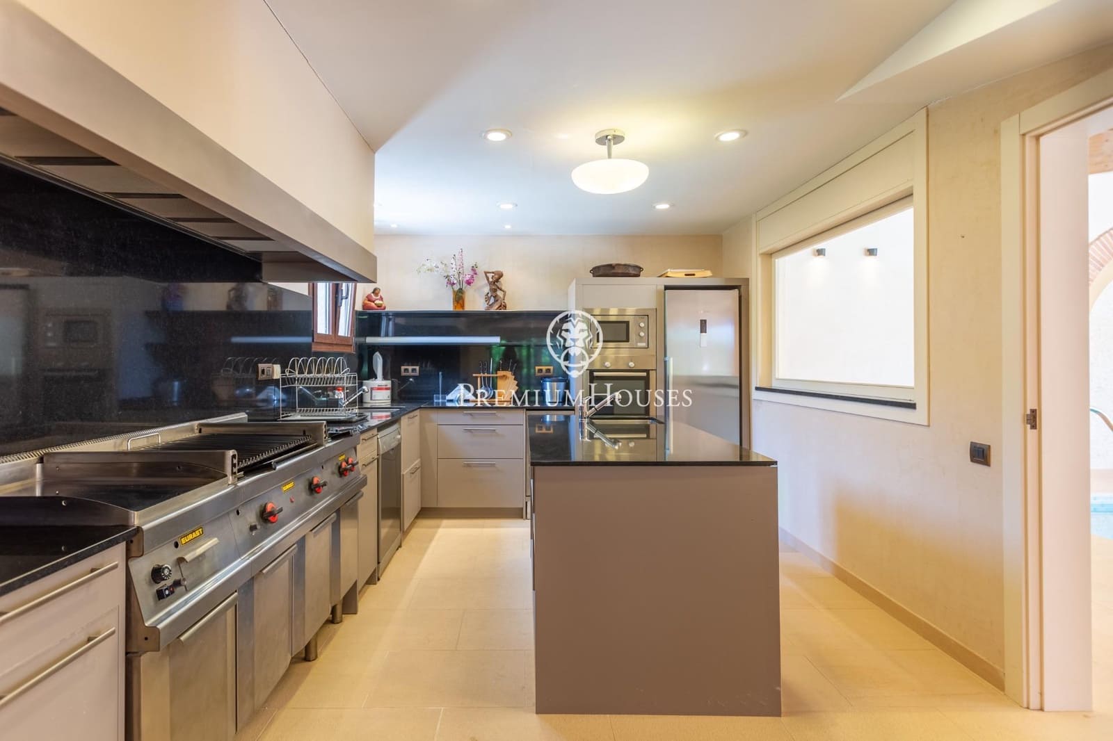 6 chambre Finca/Maison de Campagne à vendre à Sant Andreu de Llavaneres avec piscine - 17 000 000 € (Ref: 10020954)
