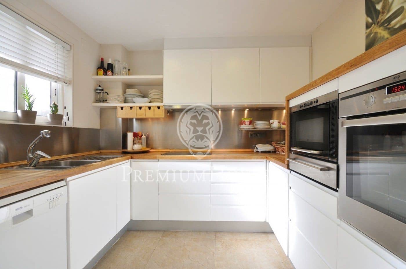 4 bedroom Villa for rent in Sant Andreu de Llavaneres with pool garage - € 2,175 (Ref: 10025649)