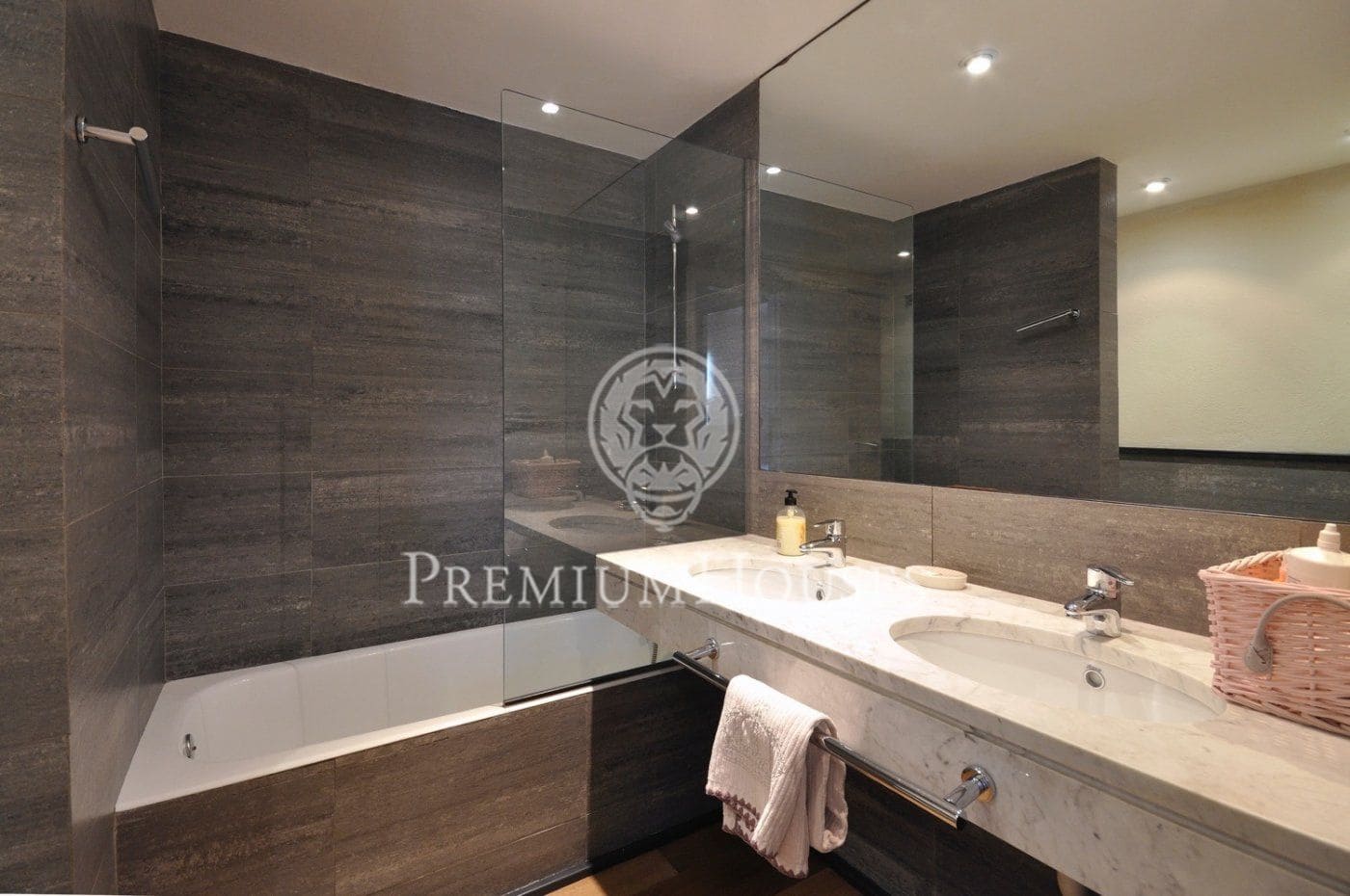 4 bedroom Villa for rent in Sant Andreu de Llavaneres with pool garage - € 2,175 (Ref: 10025649)