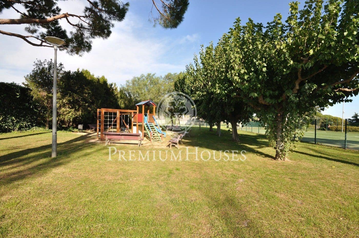 4 bedroom Villa for rent in Sant Andreu de Llavaneres with pool garage - € 2,175 (Ref: 10025649)