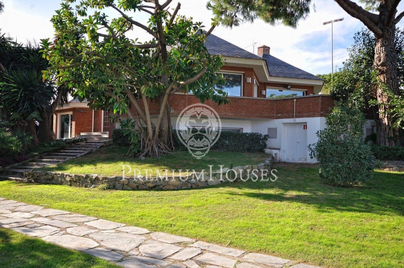 4 bedroom Villa for rent in Sant Andreu de Llavaneres with pool garage - € 2,175 (Ref: 10025649)