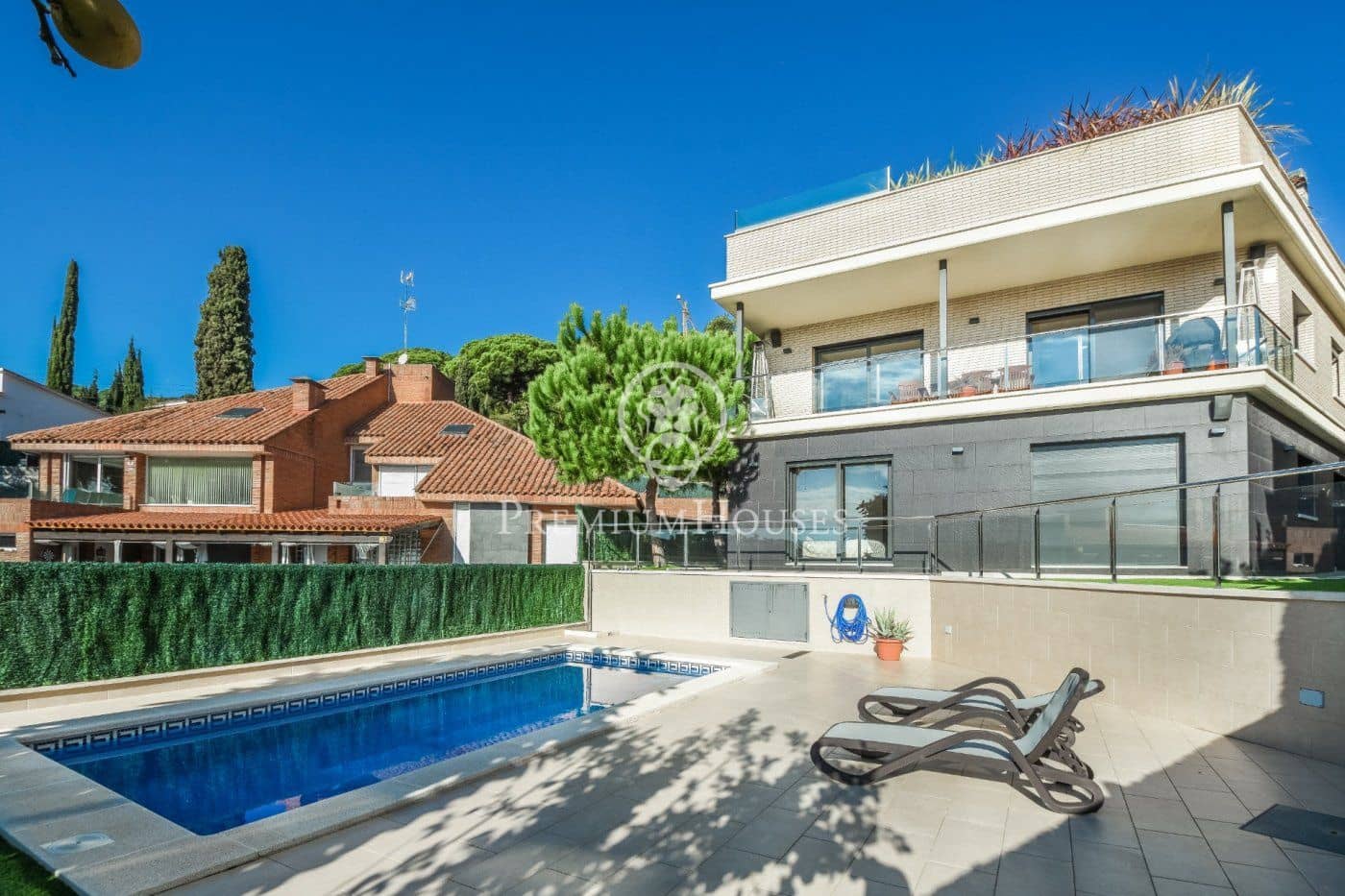 5 sypialnia Willa na sprzedaż w Premia de Dalt z basenem garażem - 1 095 000 € (Ref: 10030611)