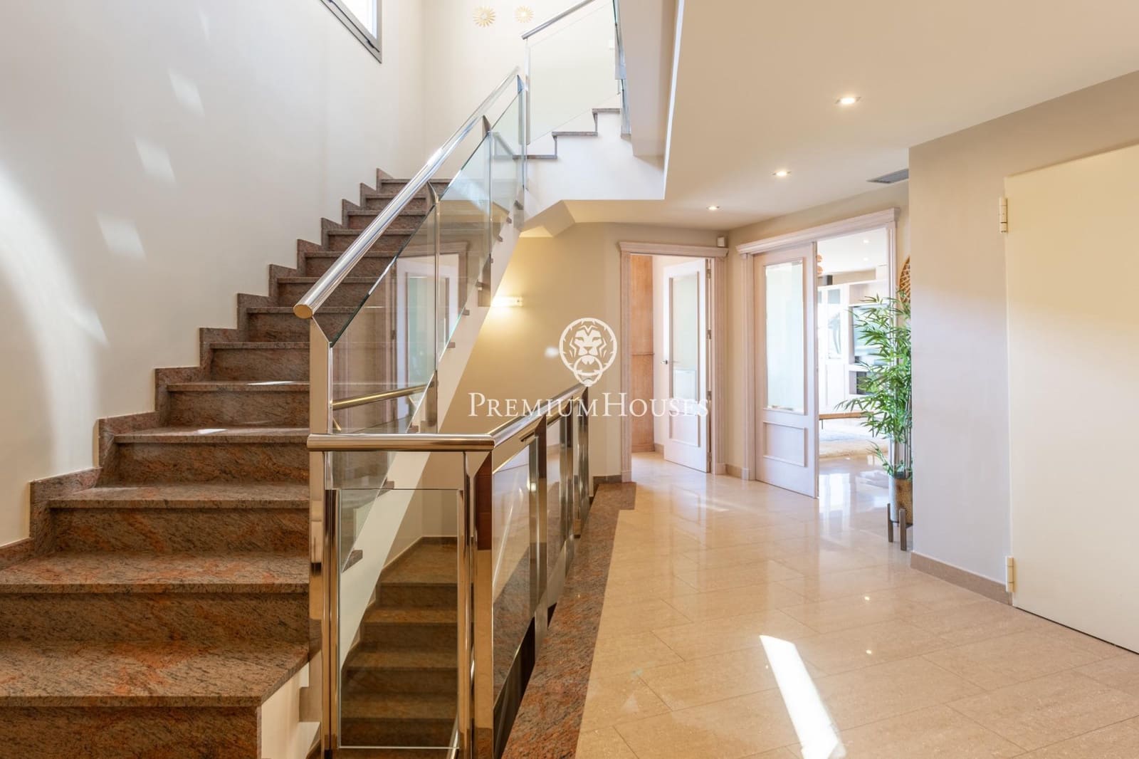 5 sypialnia Willa na sprzedaż w Premia de Dalt z basenem garażem - 1 095 000 € (Ref: 10030611)