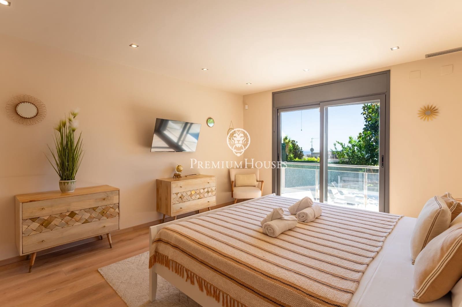 5 sypialnia Willa na sprzedaż w Premia de Dalt z basenem garażem - 1 095 000 € (Ref: 10030611)