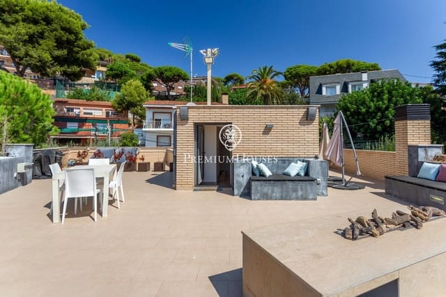 5 soverom Villa til salgs i Premià de Dalt med svømmebasseng garasje - € 1 095 000 (Ref: 10030611)