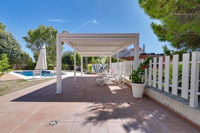 Chalet de 4 habitaciones en Tiana en venta con piscina garaje - 1.850.000 € (Ref: 10041162)
