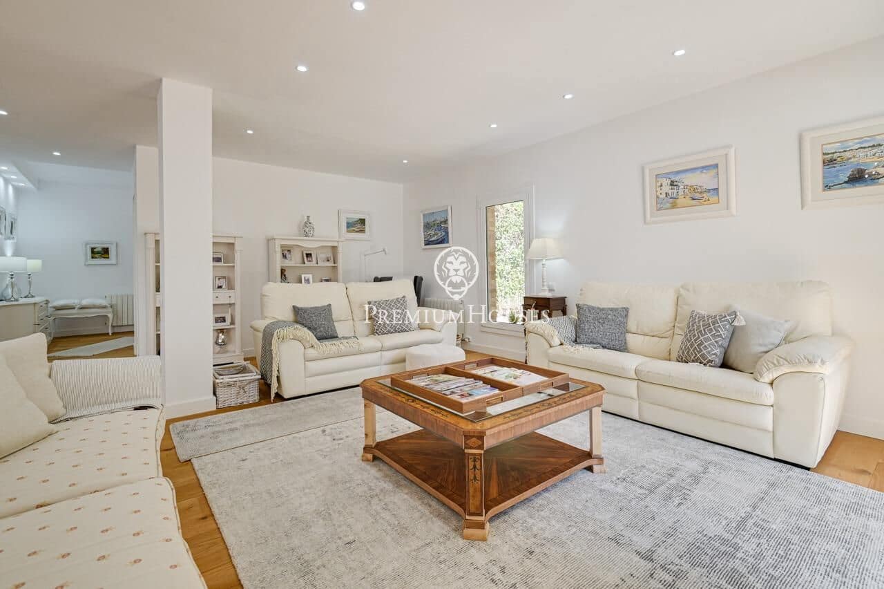 4 bedroom Villa for sale in Tiana with pool garage - € 1,850,000 (Ref: 10041162)