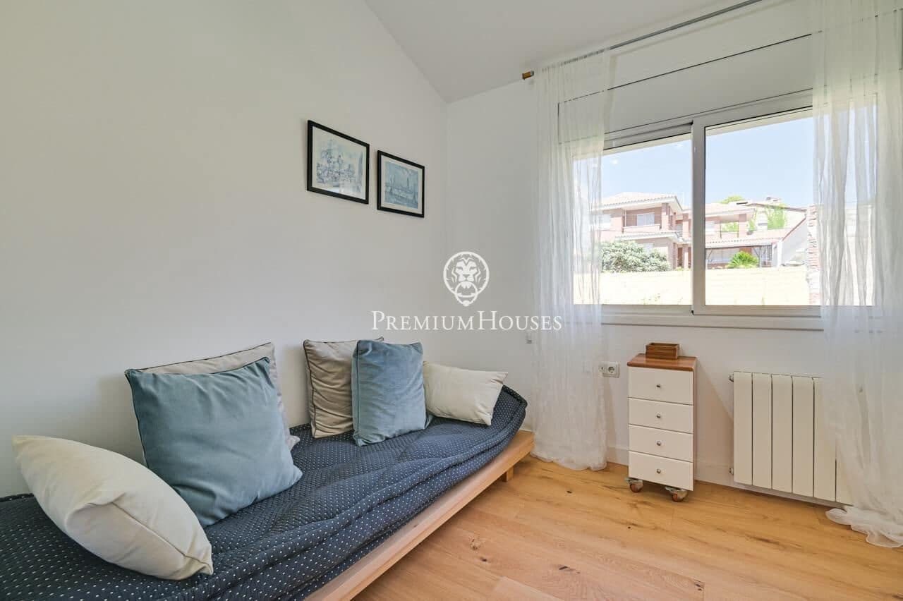4 bedroom Villa for sale in Tiana with pool garage - € 1,850,000 (Ref: 10041162)