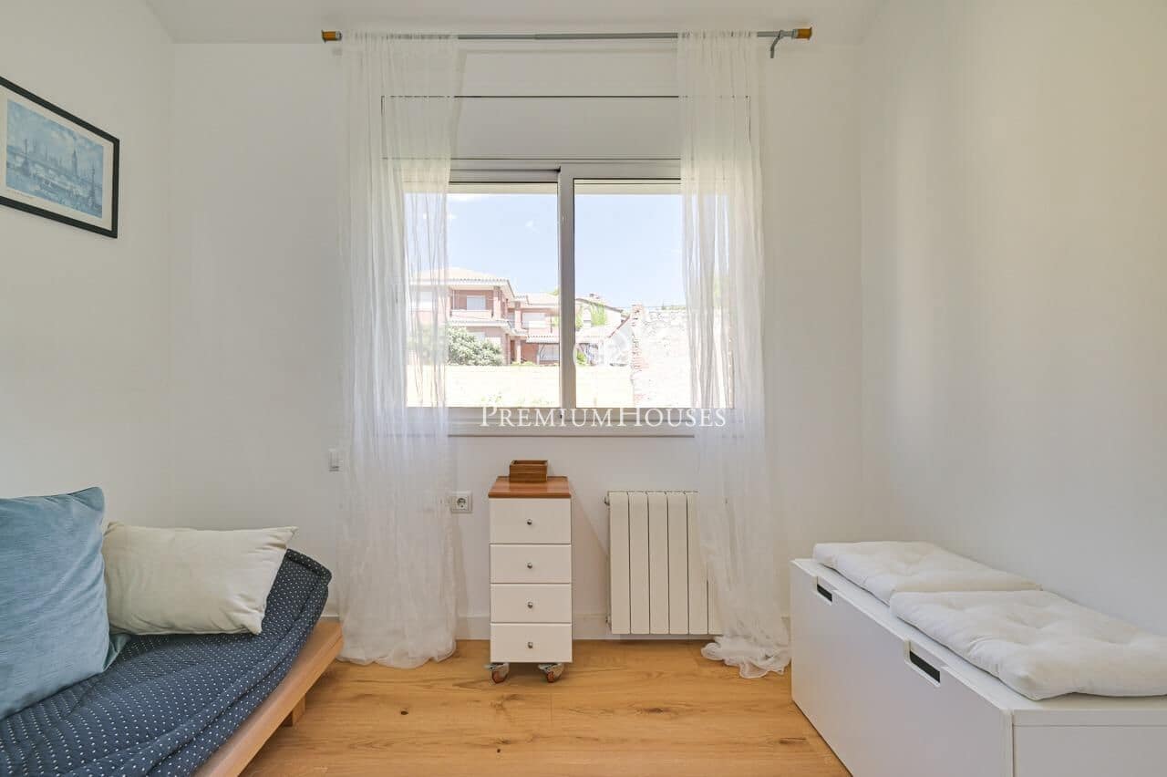 4 bedroom Villa for sale in Tiana with pool garage - € 1,850,000 (Ref: 10041162)