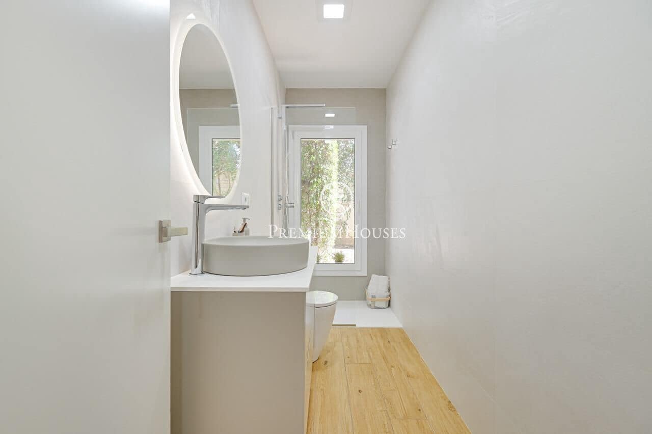 4 bedroom Villa for sale in Tiana with pool garage - € 1,850,000 (Ref: 10041162)
