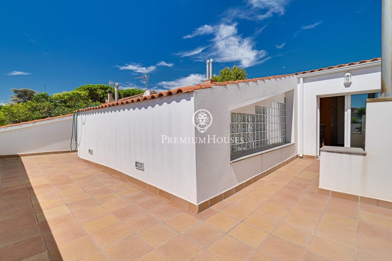 4 bedroom Villa for sale in Tiana with pool garage - € 1,850,000 (Ref: 10041162)