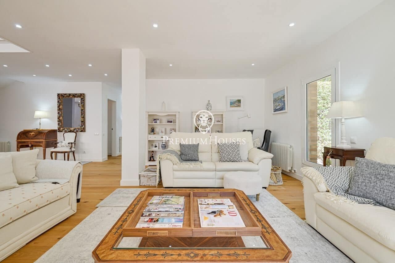 4 bedroom Villa for sale in Tiana with pool garage - € 1,850,000 (Ref: 10041162)
