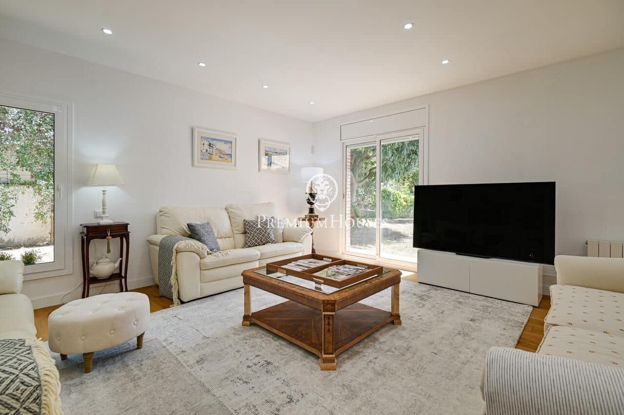 4 bedroom Villa for sale in Tiana with pool garage - € 1,850,000 (Ref: 10041162)