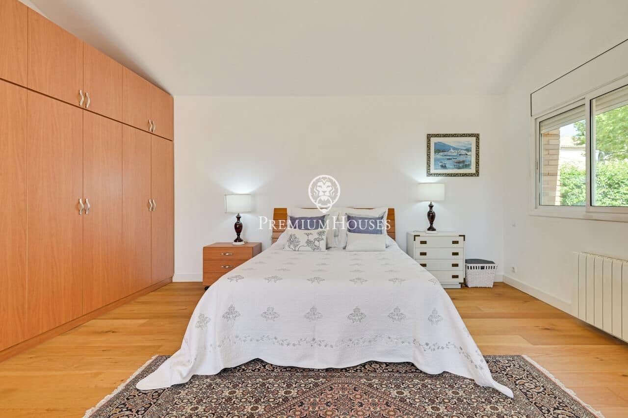 4 bedroom Villa for sale in Tiana with pool garage - € 1,850,000 (Ref: 10041162)