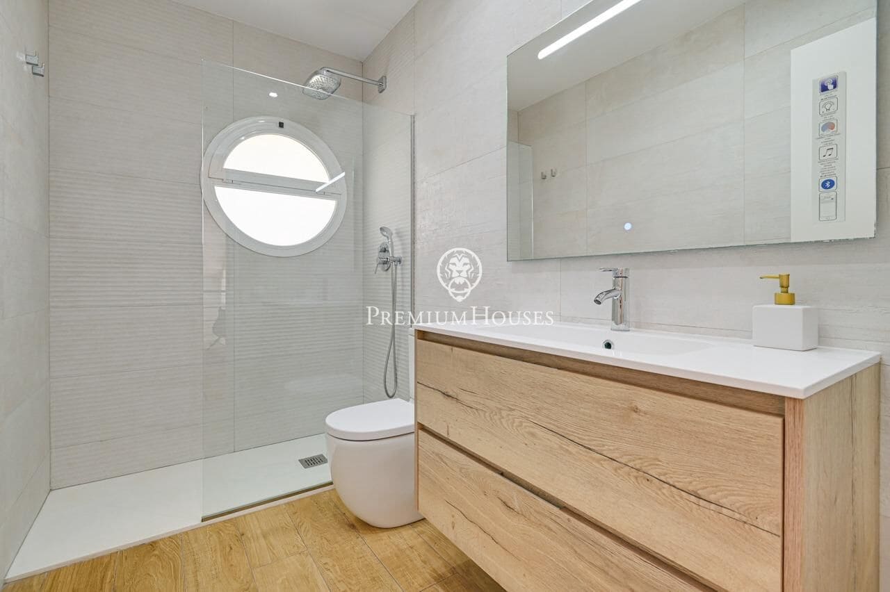 4 bedroom Villa for sale in Tiana with pool garage - € 1,850,000 (Ref: 10041162)