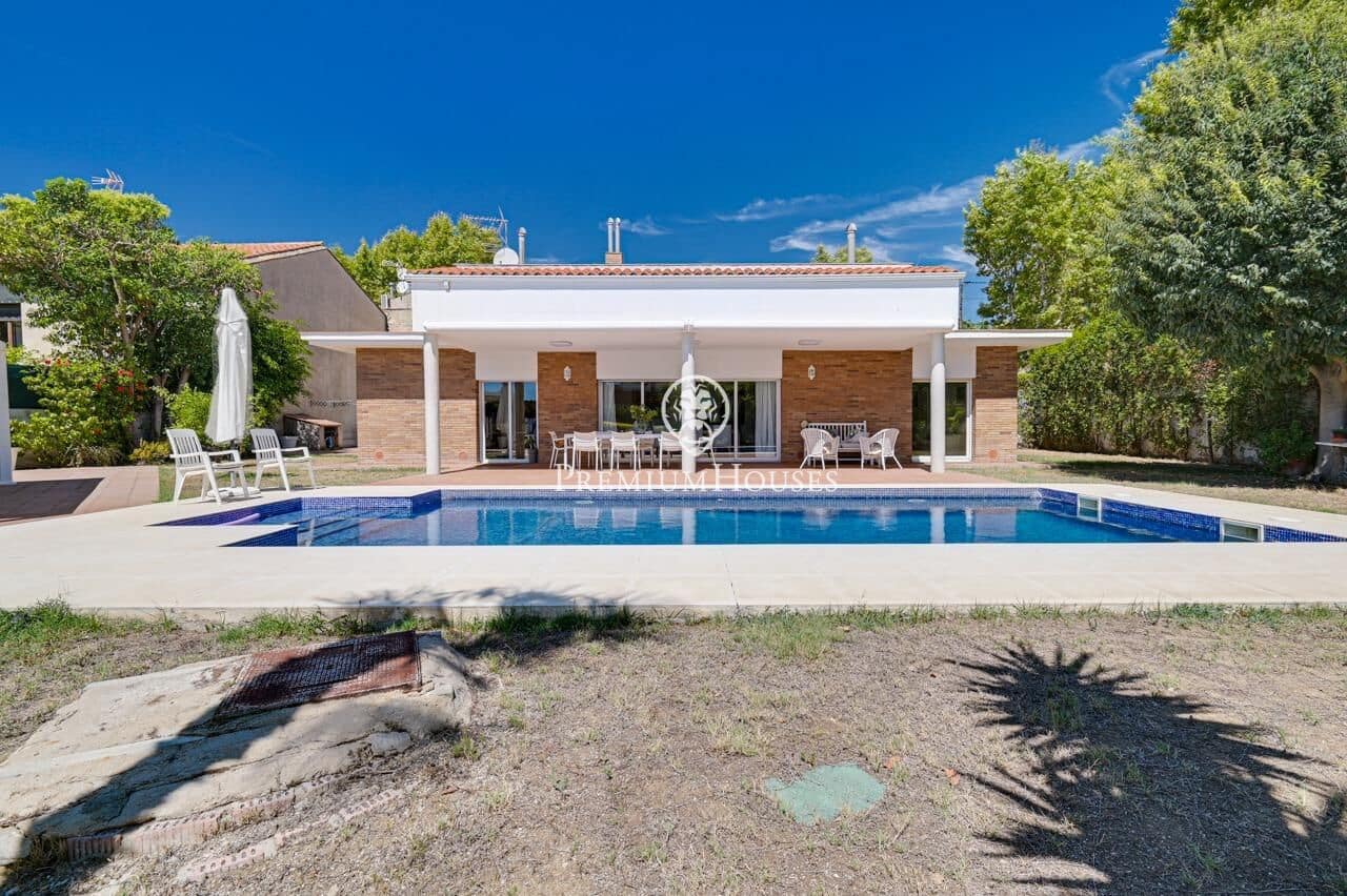 4 bedroom Villa for sale in Tiana with pool garage - € 1,850,000 (Ref: 10041162)