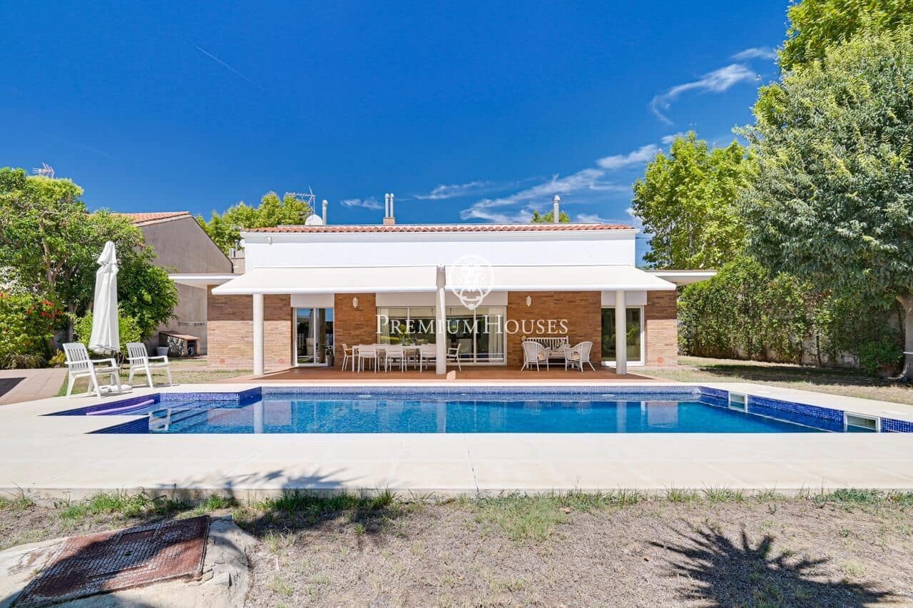 4 bedroom Villa for sale in Tiana with pool garage - € 1,850,000 (Ref: 10041162)
